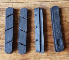 Bremsklötze für Rennrad Bremsen  CAMPAGNOLO,  Satz 4 Stück, schwarz, passend f. Schuh ca. 51,5 x 8/9 mm (konisch), keine Originalware sondern guter Er 