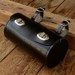 Satteltasche Lefa, schwarz, Tonnenform,  D=83mm, L=160mm, Beschläge vernickelt 