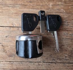 Steck - Schloss  "BASTA  CLICK " Einsatz mit 2 Schlüsseln, orig. alte Neuware , ideal zur Reparatur der BASTA Rahmenschlösser 80-90er Jahre. 