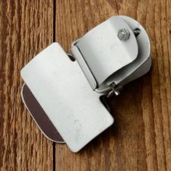 Klemmhalter f. Tennisschläger, Spaten, Schirm, Stock o.ä., silber lackiert, zur Gabelmontage, neu aufgelegt 