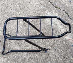 Gepäckträger mit Ständer, schwarz, pass. f. 26er u. 28er Tourenräder, NL Ausf. ohne Federklappe 