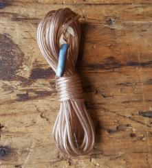 Kabel f. Rücklicht, transparent, orig. Altbestand, 1 Ende verzinnt, eins mit Blechhaken, typisches Kabel der 50-60er Jahre  