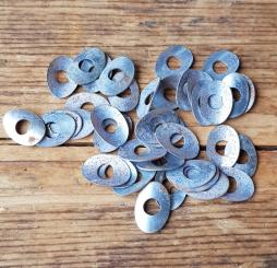 Unterlegplättchen für Speichennippel, Bohrung 4,7 mm, 14 x 10 x 0,5 mm, orig. aus Altbestand  