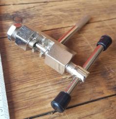 Kettenentnieter, solide, zerlegbare Ausführung für unterwegs, verchromt. Ideal für klassische Rennradketten 