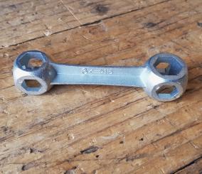 Vielfachschlüssel, "Knochen", für das Bordwerkzeug, 6 bis 15 mm, solide Ausführung.  