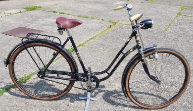Damenfahrrad "NSU", 28 Zoll, Bj. 50er Jahre, RNr. 8357XX RH: 53,5cm, viele NSU gemarkte Teile 