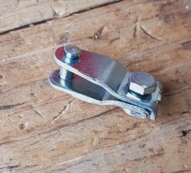 Klemmstück / Schraubnippel, B=12mm, L=28mm, Stahl verzinkt, zum einhängen des Bremszuges am Hebel der Trommelbremse       