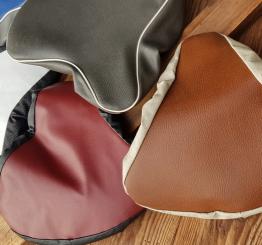 Sattelbezug , Sitzfläche braunrot, ähnl. Abbildung, NOS, orig. aus altem Bestand 60-80er Jahre 