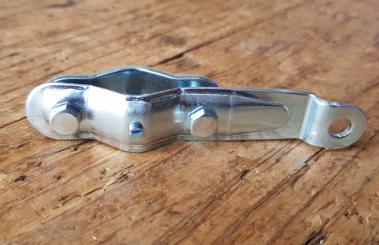 Dynamohalter, Sportausführung, orig. mit Masseschraube glanzverzink f. Gabelscheide, orig. NOS! 