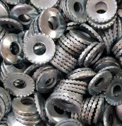 Unterlegscheibe für Nabe mit max. 8 mm Achse, gewölbt u. gezahnt für besten Halt des Vorderrades, verzinkt, D: 8,5 mm, 1 Stück   