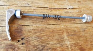 SACHS- Schnellspanner für Hinterradnabe, Aluminium, silber (lightweight) ,  mit ca. 135 mm Einbaumaß,   NOS ab 80/90er Jahre  