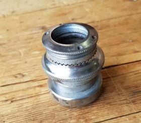 Steuersatz , Stahl  cadmiert,  orig. 30-50er Jahre aus Altbestand,  franz. Gewinde 25 x 1 mm, Schalensitz 30 mm / Gabelkonus 27 mm 
