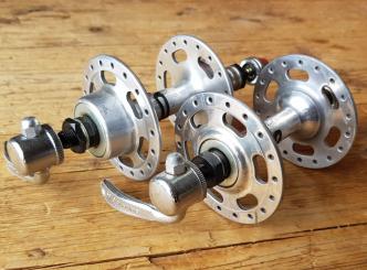 Nabensatz SHIMANO Hochflansch, 36 Loch, 100 u. 121 mm Einbaumaß, mit orig. Schnellspanner, alte Neuware ! 