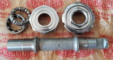 Tretlager / Innenlager "Stronglight" , 127 mm Achse für 68 mm Gehäuse mit BSA Gewinde. Orig. NOS 50-60er Jahre 