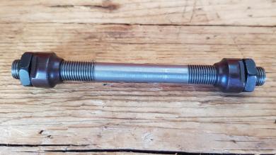 Achse Vorderrad, Rennrad, Sportrad mit Schnellspanner,  L=110 mm,  D: 9 mm, incl. Konen u. Kontermuttern     