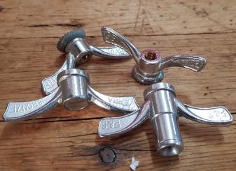 Flügelmutternsatz f. Dreigangnabe F&S Mod 55, Mod. 415/515 und 80er Jahre Modelle , orig. NOS. Sehr hochwertige Ausführung, verchromt   