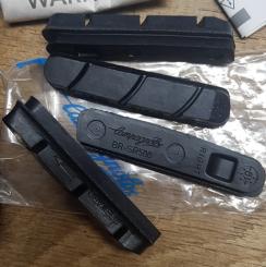 Bremsklötze , orig, CAMPAGNOLO,  Record/Chours, Typ BR-SR500, Satz 4 Stück in Campagnolo-Box, made in italy 