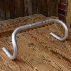 Rennlenker "CINELLI CHAMPION DEL MONDE 66-40", new logo, Alu, Breite=42cm aussen gemessen, D=26.4 mm (Klemmung), NOS 
