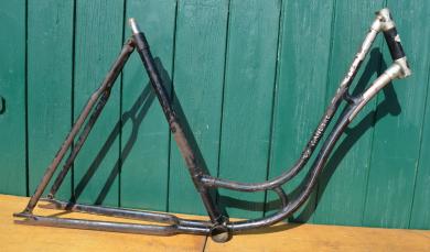 Fahrradrahmen "Wanderer", Damenausführung, 28 Zoll, 30er Jahre, Linierung rot/weiß, mit Patina 