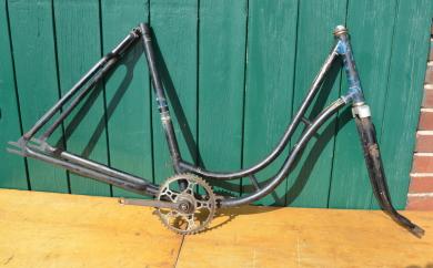 Fahrradrahmen "NSU-Opel", Damenausführung von 1937, 28 Zoll, Linierung blau/weiß 