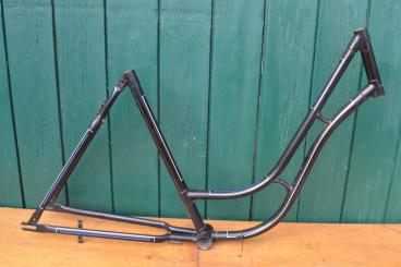 Fahrradrahmen Fabrikant unbekannt, Damenausführung, 28 Zoll, 50er Jahre, Linierung blau/weiß 