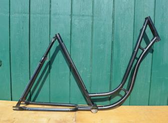 Fahrradrahmen Fabrikant unbekannt, muffenlos gearbeitet, Damenausführung, Linierung blau/weiß 