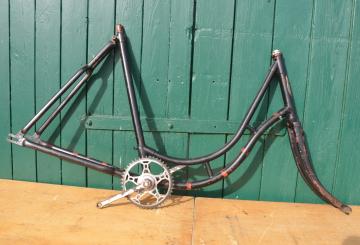 Fahrradrahmen "NSU-Opel", 26 Zoll, Damenausf., mit Steuerkopfschild und Glockentretlager sowie Bandfeststeller 