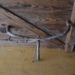 OPEL Lenker m. Bremshebel, gebr.,  partiell überstrichen, 30er Jahre, Lenkrohr u. Schaft 22 mm, Breite 500 mm, Schaftlänge 180 mm 