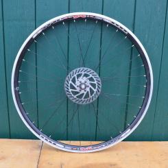 Laufrad vorn 28 Zoll mit Felge "MTB2X+Cross", 36-Loch, Felge schwarz mit schwarzen Speichen 