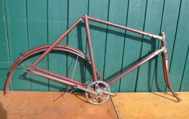 Fahrradrahmen "Triumph", 28 Zoll, 50er Jahre, mit Schutzblechsatz, Rahmenhöhe 56 cm, Rahmennummer 1001XXX 