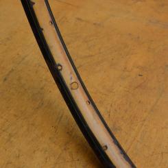 Wulstfelge 28 x 1 ½ (635), Holzdekor mittig, Breite 32 mm, Außendurchmesser ca. 650 mm, 36-loch 