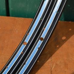 Wulstfelgensatz 26 x 1 ½, 36-loch, Breite 33 mm, schwarz, Linierung blau/weiß, NOS 