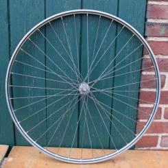 Laufrad vorn 28 x 1,75 mit Patina, Speichen verzinkt, Einbaumaß 90 mm 