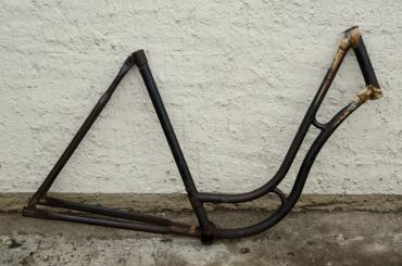 Fahrradrahmen "MIELE",  Damenausf., 28 Zoll,  RH=55cm, orig. 50er J., ohne Gabel,  ohne Tretlager 