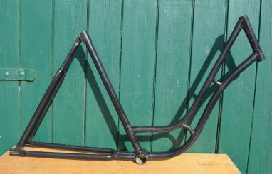 Fahrradrahmen Damenrad 28 Zoll, Fabrikat unbekannt. Vor Jahrzehnten neu lackiert und handliniert, 