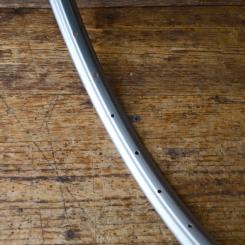 Felge 24 x 1,75, silber lackiert, Breite 32 mm, Bohrdurchmesser 4,5 mm 