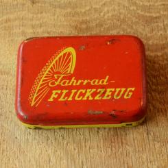 Flickzeug Blechdose orig. 50er Jahre, 82 x 59 x 21 mm, ohne Inhalt 