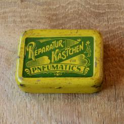 Flickzeug Blechdose orig. 20er Jahre, 81 x 60 x 23 mm, ohne Inhalt  