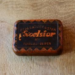 Flickzeug Blechdose "EXELSIOR" orig. 20er Jahre, 81 x 58 x 25 mm, ohne Inhalt  
