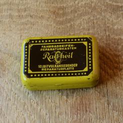 Flickzeug Blechdose "RAD-HEIL" orig. 30er Jahre, 58 x 39 x 18 mm, ohne Inhalt  
