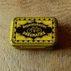 Flickzeug Blechdose orig. 30er Jahre, 69 x 46 x 20 mm, ohne Inhalt  