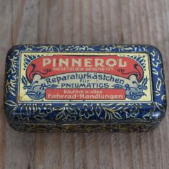 Flickzeug Blechdose "PINNEROL" orig. 10 er Jahre, 74 x 39 x 23 mm, ohne Inhalt 