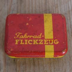 Flickzeug Blechdose orig. 50 er Jahre, 82 x 60 x 22 mm, ohne Inhalt 