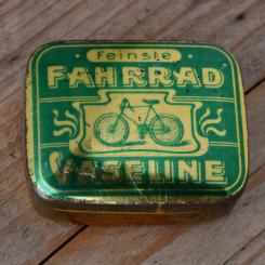 Blechdose "FEINSTE FAHRRAD VASELINE" orig. 10 er Jahre, 60 x 50 x 23 mm, ohne Inhalt 
