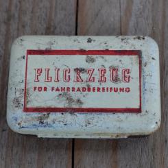 Flickzeug Blechdose orig. 30 er Jahre, 59 x 39 x 17 mm, ohne Inhalt 