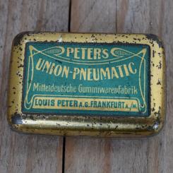Flickzeug Blechdose "PETER'S UNION-PNEUMATIC" orig. 20 er Jahre, 58 x 39 x 19 mm, ohne Inhalt 
