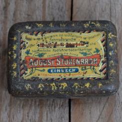 Flickzeug Blechdose "AUGUST STUKENBROK EINBROK" orig. 20 er Jahre, 47 x 33 x 15 mm, ohne Inhalt 
