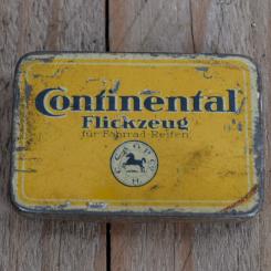 Flickzeug Blechdose "CONTINENTAL" orig. 20 er Jahre, 53 x 36 x 9 mm, ohne Inhalt 