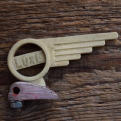 Schutzblechfigur LUXE, Kunststoff, für Schutzblech Überlaufstrebe, orig. Altbestand 60-70er Jahre 