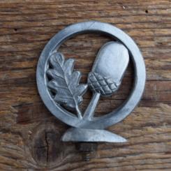 Schutzblechfigur EICHENLAUB - passend für jedes Rad, Alu Druckguss, orig. Altbestand 30-50er Jahre, Zustand siehe Bild 